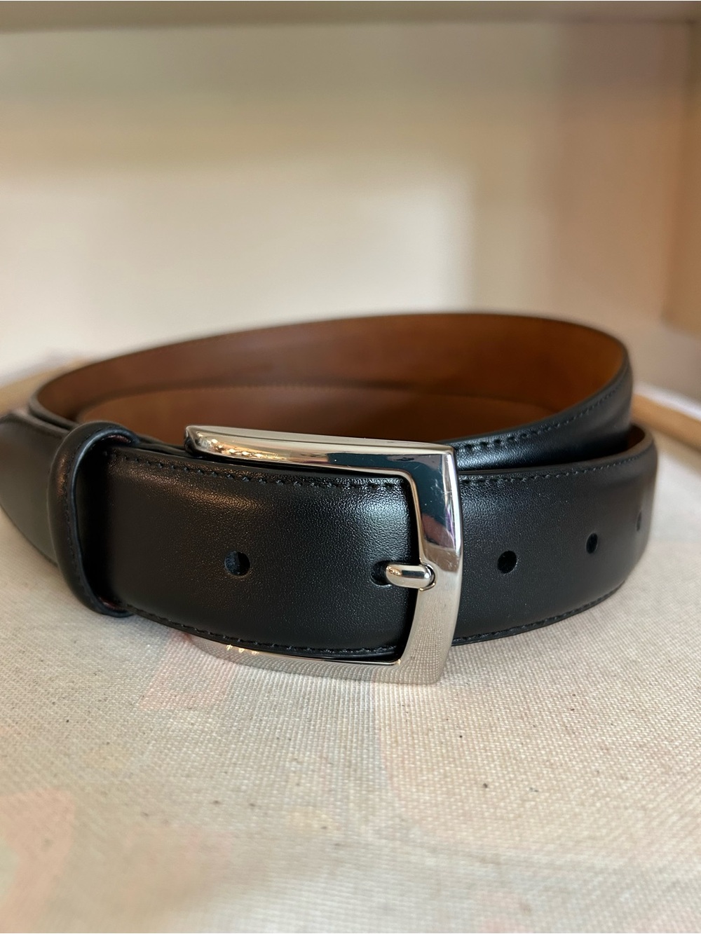 Johnston & Murphy New Without Tags Black Leather Belt with Silver Buckle 42